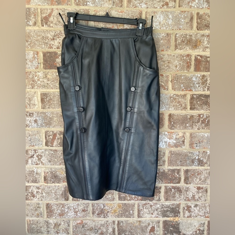 VINTAGE LEATHER SKIRTwith BACK SLITS Buttons on Front Zipper Elastic Waist Sz 8
